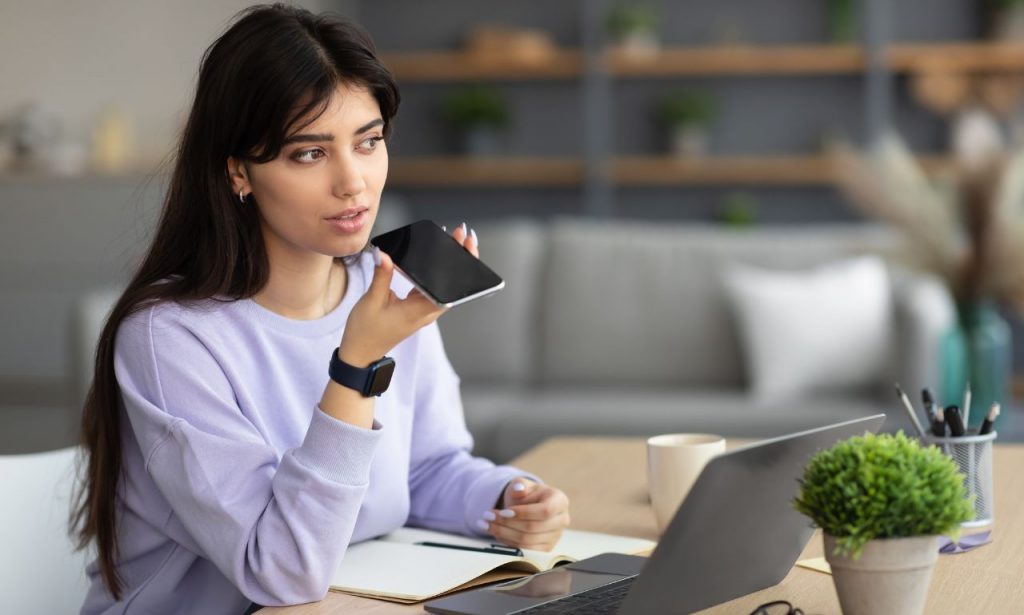 Lebanese Girl Uses Phone For Dictating