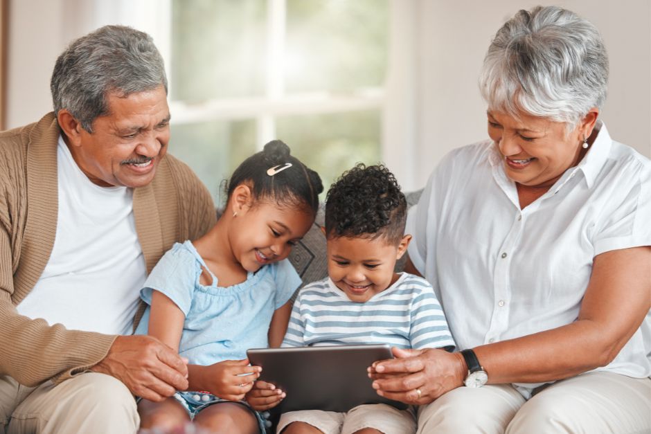 Hard of hearing grandparents bonding with grandchildren through digital accesibility