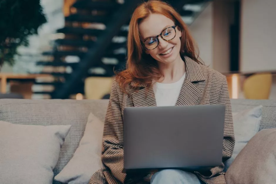 woman using searchable archives